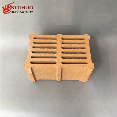 Contenuto di SiC 1,2-1,4% 230x114x65 mm mattoni refrattari a reticolo per forni industriali